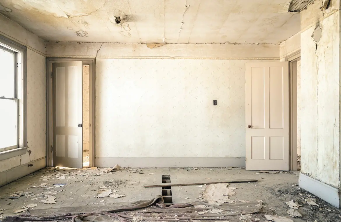 Waste disposal crew managing a cleanout project in Tupelo